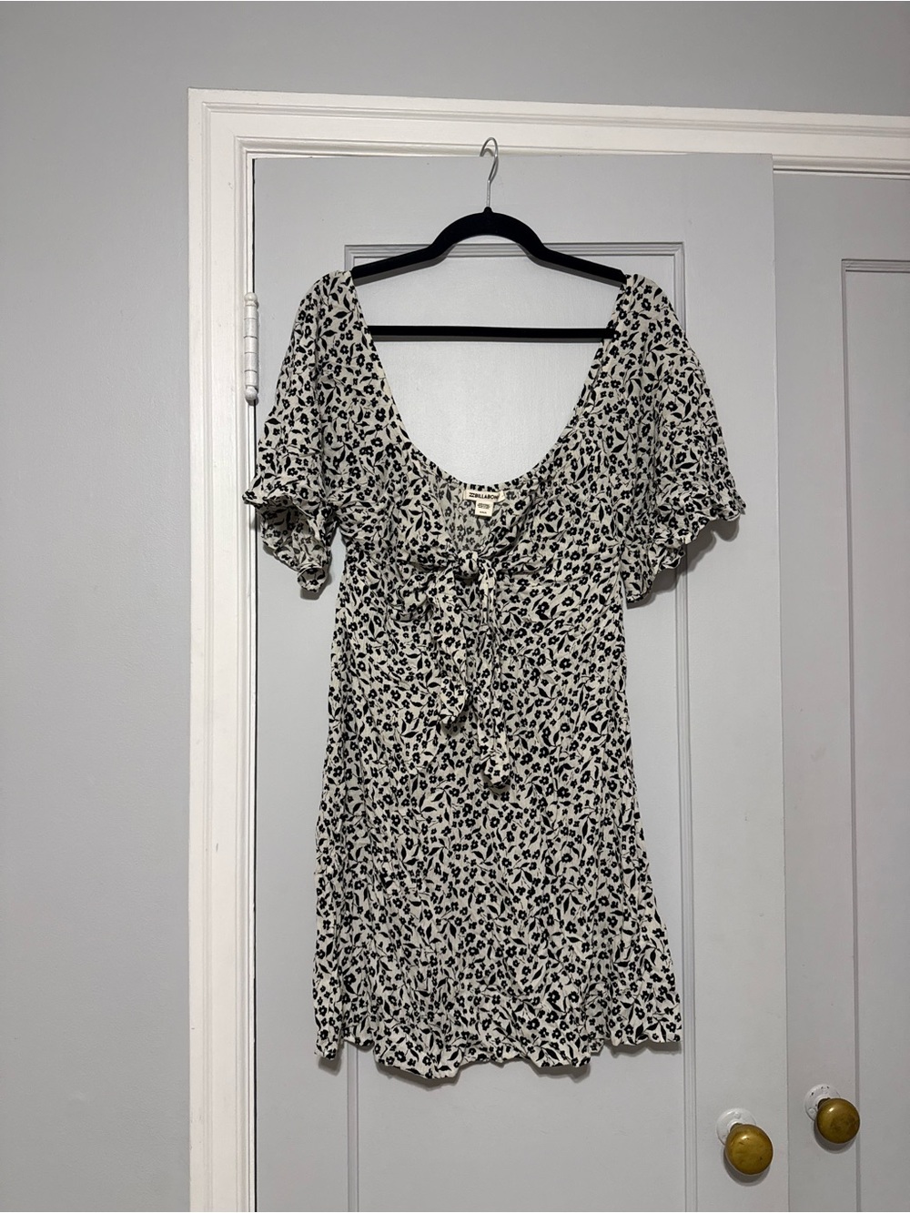 Billabong Cream and Black Floral Print Mini Dress